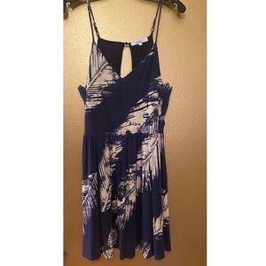 Size L Wanderlust Strappy / Beachy Short Summer Dress